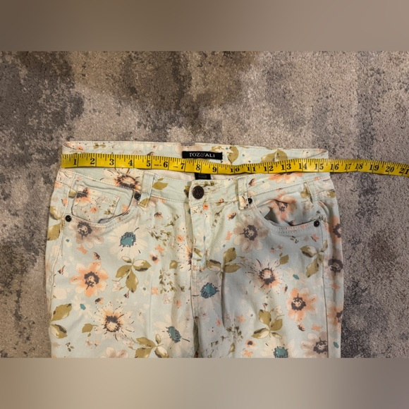 Roz&Ali Missy Floral Women's Jeans - Picture 5 of 5
